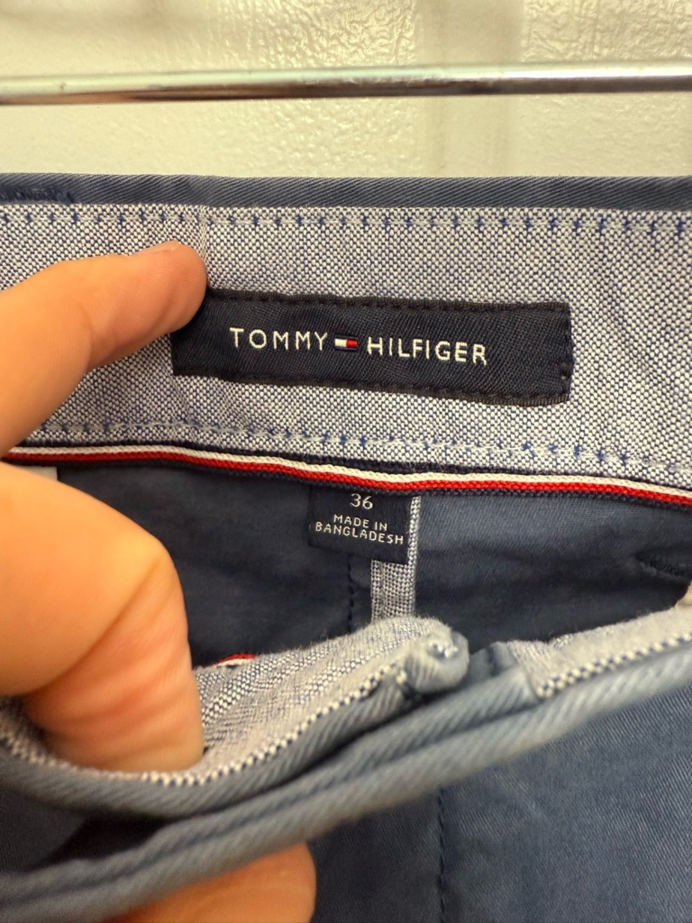 Tommy Hilfiger Men's Navy Blue Chino Shorts, Size 36, Flat Front, Preppy Casual - Picture 2 of 4